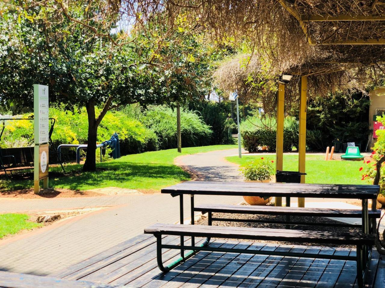 Kibbutz Malkiya Travel Hotel Malkiyya Exteriör bild