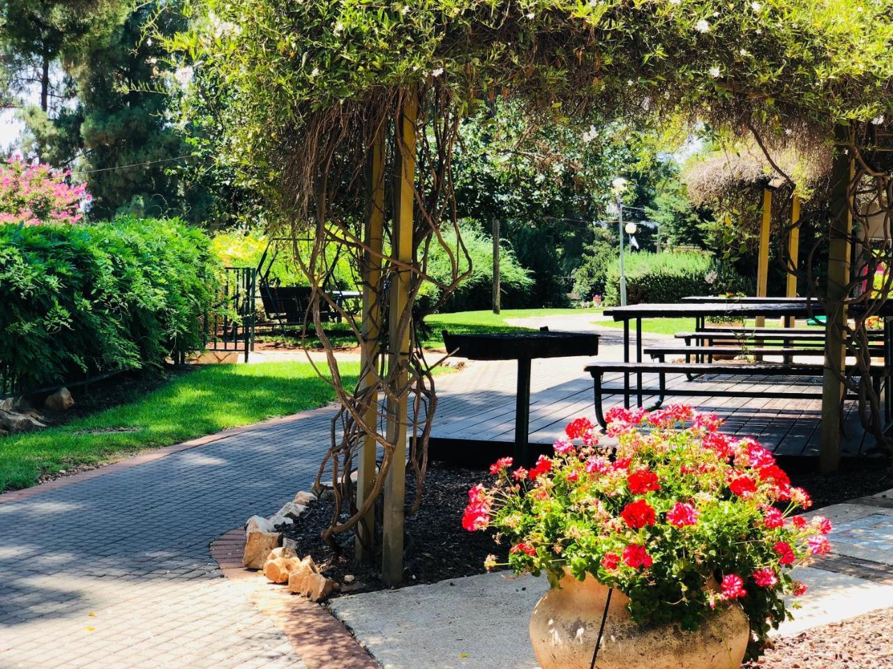 Kibbutz Malkiya Travel Hotel Malkiyya Exteriör bild